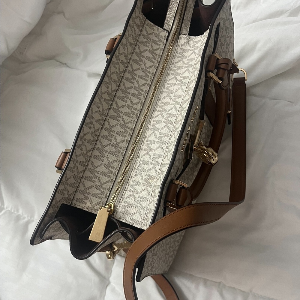 Like new Medium Michael kors bag - Picture 2 of 3